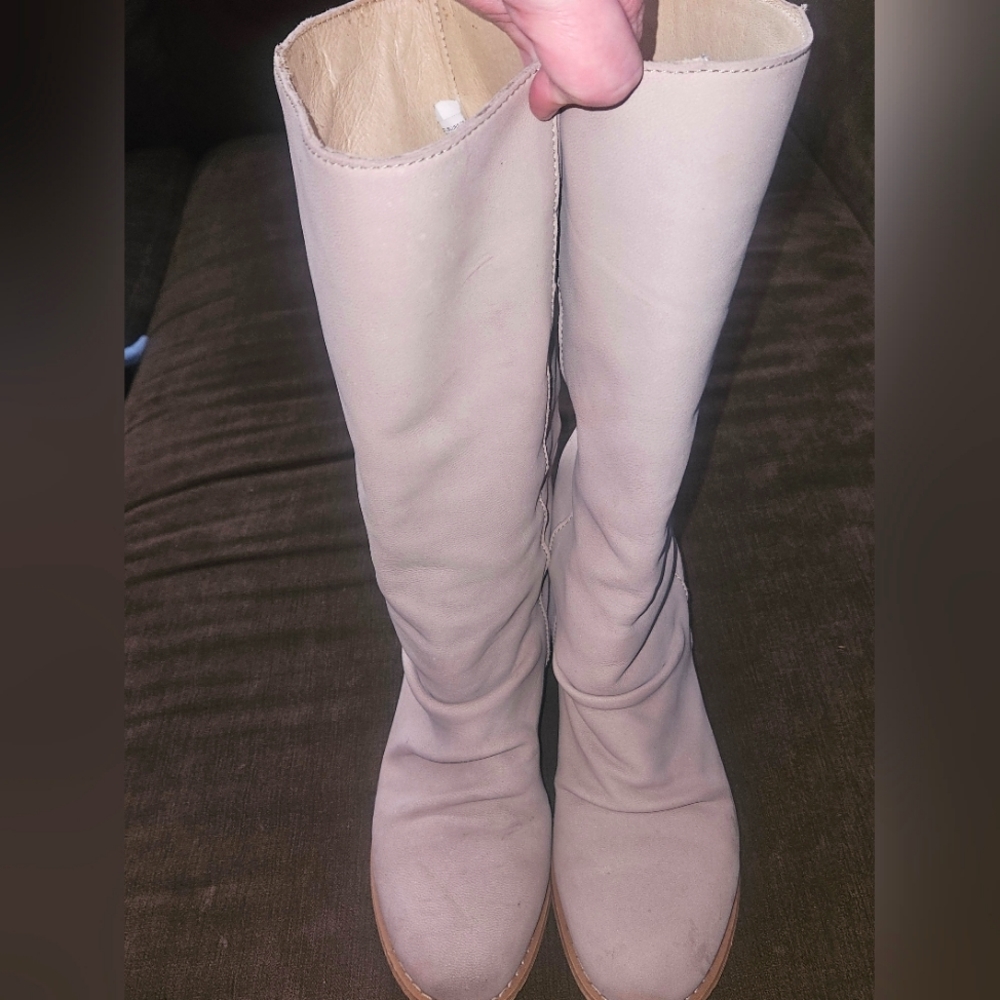 Emu Australia boots Size 5 - Lamb Leather in Bone color - Good condition